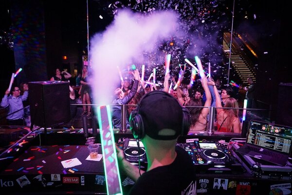 DJ B.MILLS