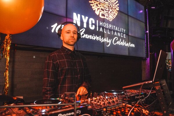 DJ B.MILLS