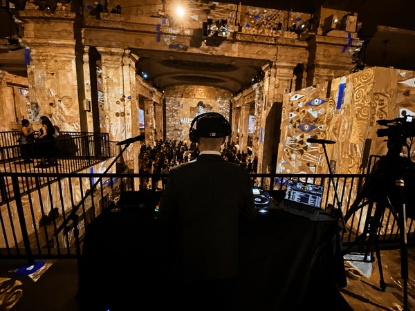 DJ B.MILLS