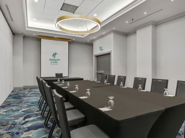 Holiday Inn & Suites Ottawa Kanata