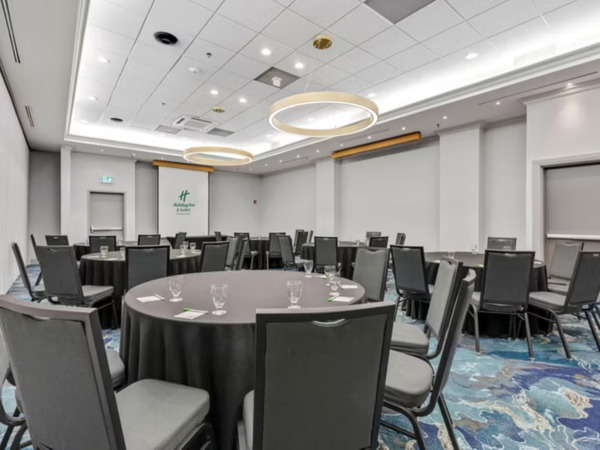 Holiday Inn & Suites Ottawa Kanata