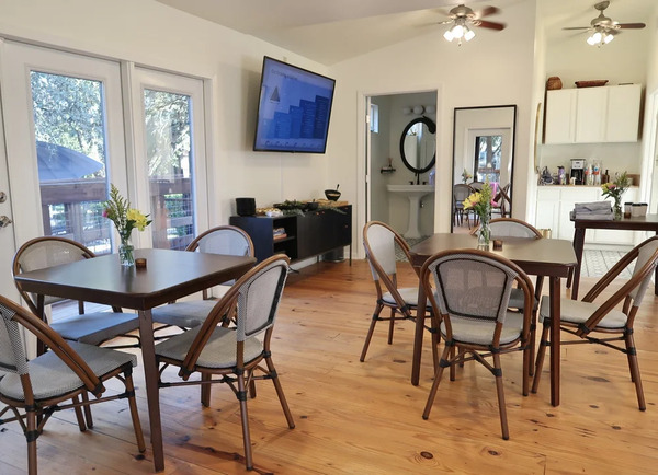 Wimberley Inn + Bar