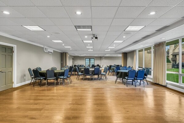 Eastlake Suites Hotel & Conference Center By OYO Urbana