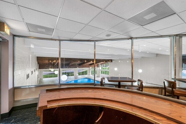 Eastlake Suites Hotel & Conference Center By OYO Urbana