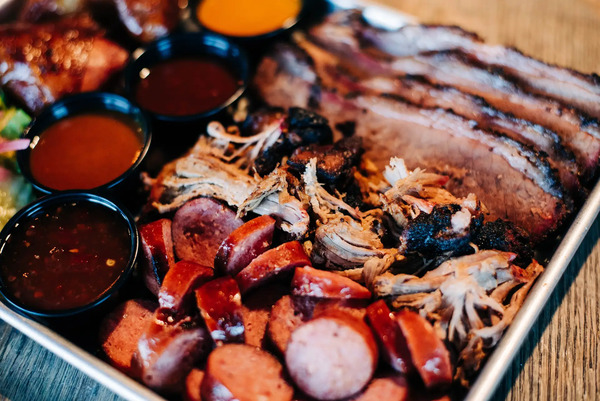 Warped Wing Barrel Room & Smokery - Springboro