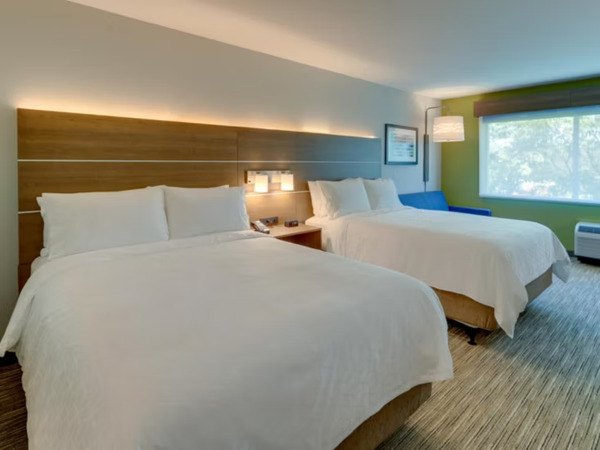 Holiday Inn Express & Suites Roanoke Civic Center