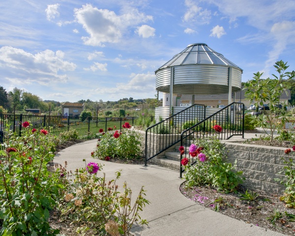 The Botanic Garden & Historic Barns Park