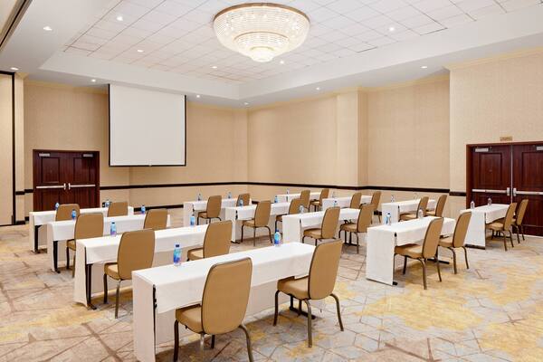 Hotel Zessa, a Doubletree by Hilton