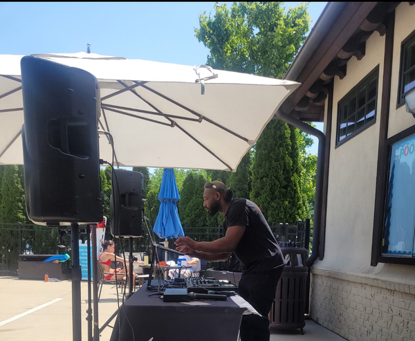 Aaron Mack DJ & Photography