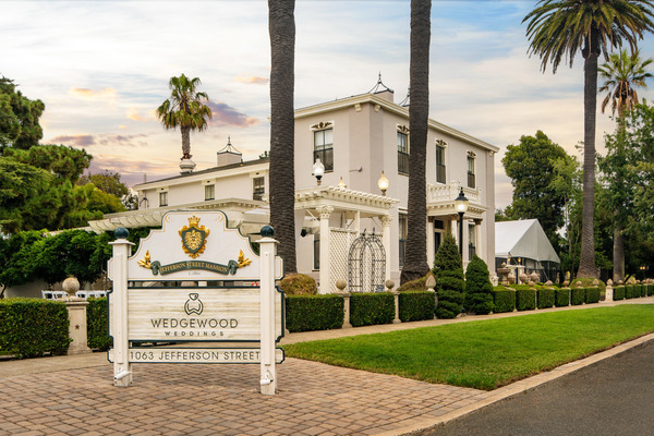Jefferson Street Mansion by Wedgewood Weddings