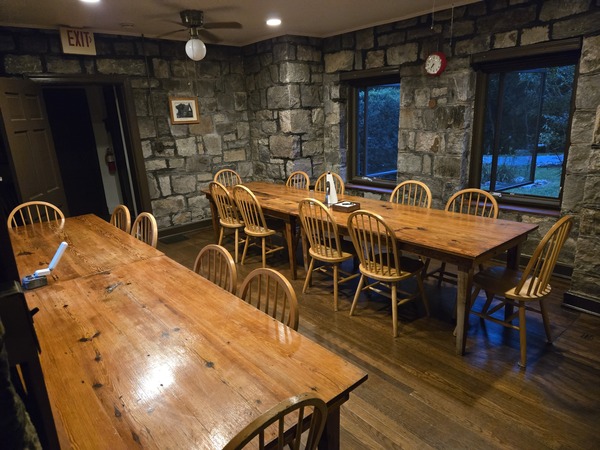 Bears Den Lodge and Hostel