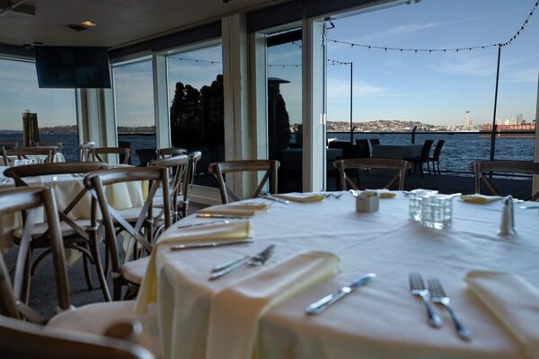 Salty's On Alki Beach