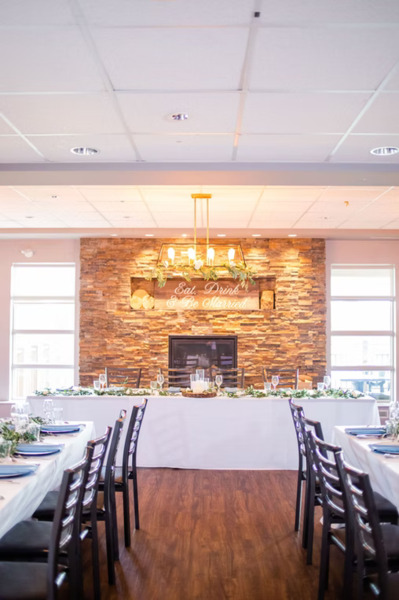 ALE Amberwood Lounge & Eatery