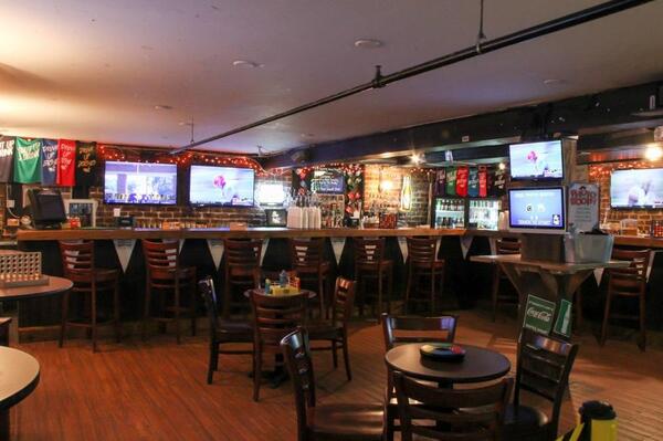 Pour Larry's