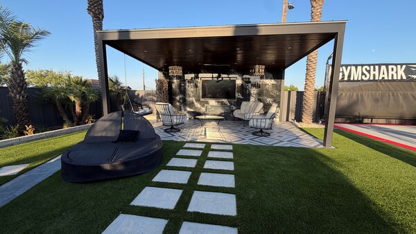 SA’s Luxury Pool Oasis Nightlife