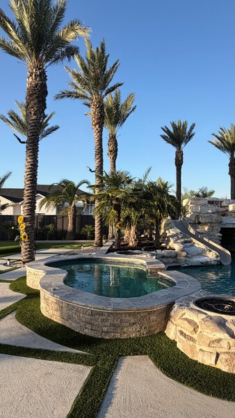 SA’s Luxury Pool Oasis Nightlife
