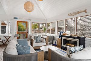 Regatta Inn