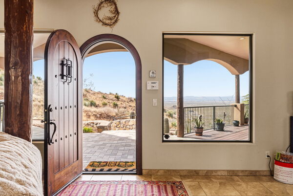 HomeTeam Luxury Rentals - 60-Acre Stargazer Estate | Pool, Saunas & Games