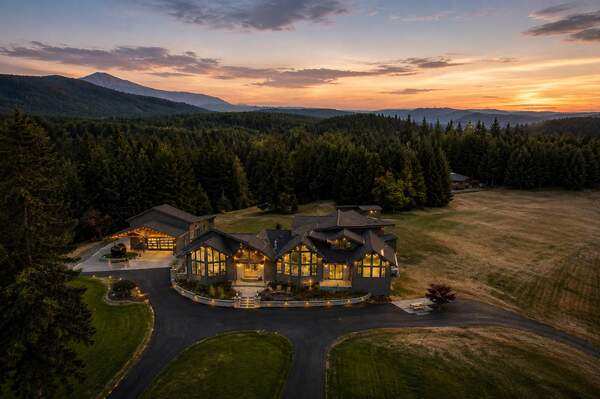 Home Team Luxury Rentals - Hilltop Retreat | Indoor Pickleball | Event Arena