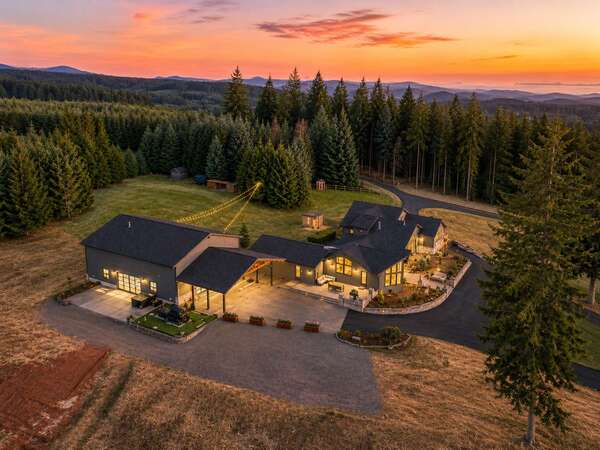 Home Team Luxury Rentals - Hilltop Retreat | Indoor Pickleball | Event Arena