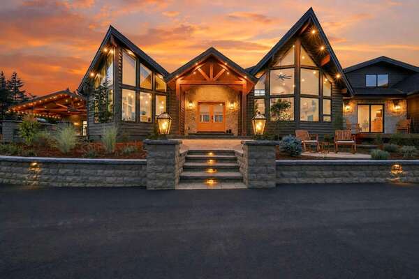 Home Team Luxury Rentals - Hilltop Retreat | Indoor Pickleball | Event Arena