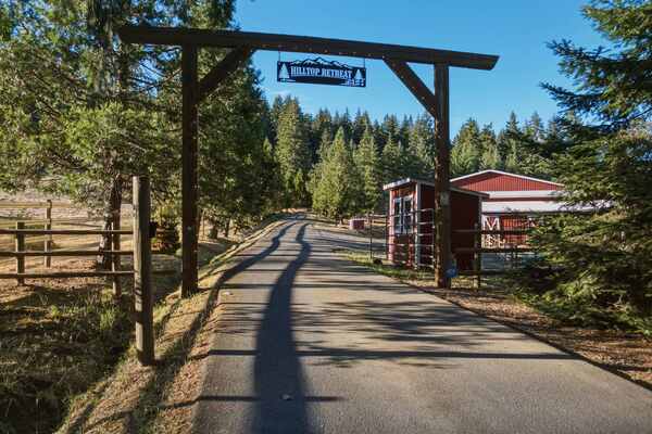 Home Team Luxury Rentals - Hilltop Retreat | Indoor Pickleball | Event Arena