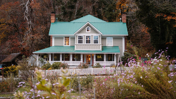 The Mast Farm Inn
