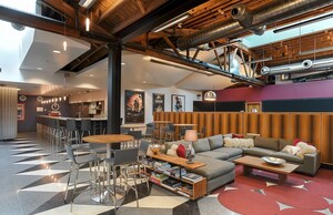 Deluxe Lounge