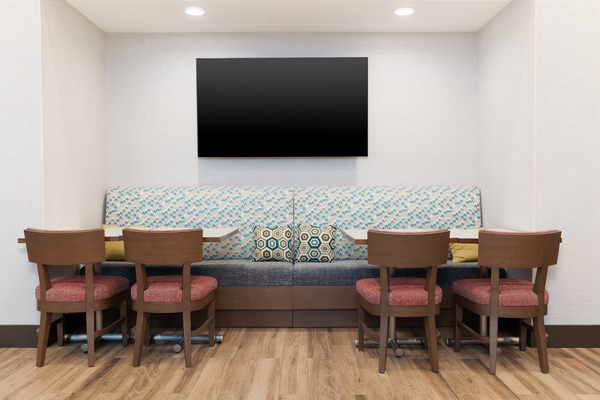 Hampton Inn & Suites Porter Ranch