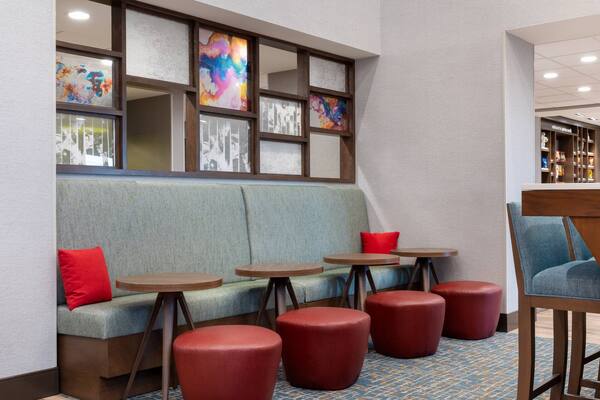 Hampton Inn & Suites Porter Ranch