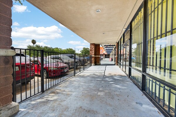 Luxe Noir Venue – Elegant & Affordable Houston Wedding & Event Venue