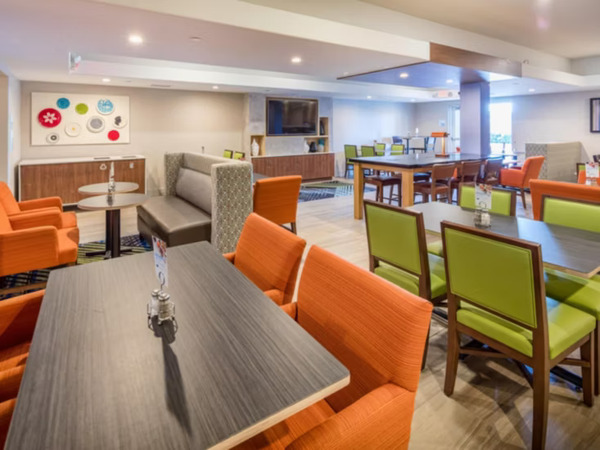 Holiday Inn Express & Suites Modesto-Salida