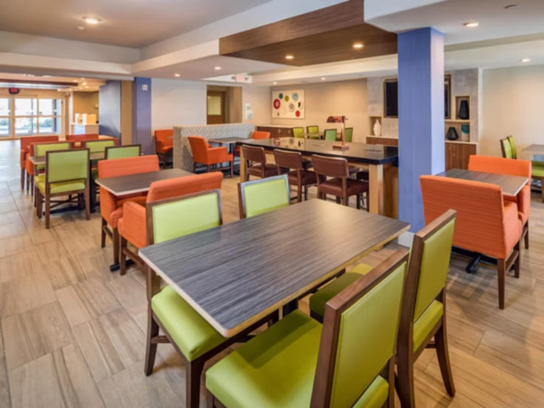 Holiday Inn Express & Suites Modesto-Salida