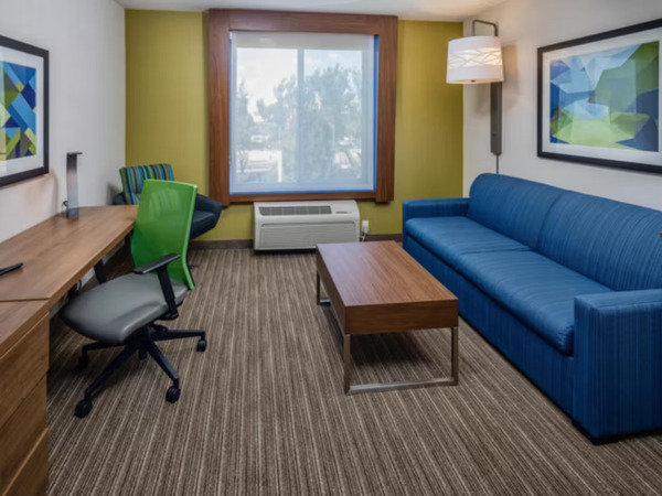 Holiday Inn Express & Suites Modesto-Salida