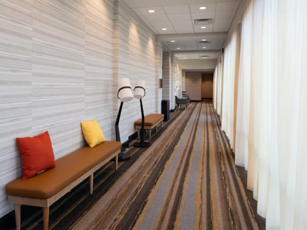 Holiday Inn & Suites