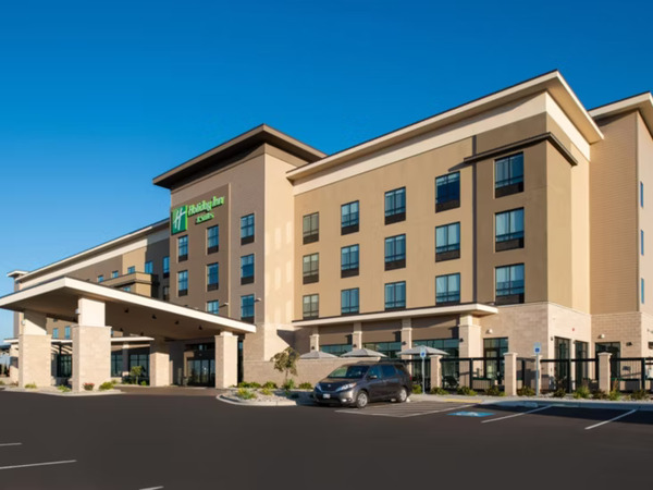 Holiday Inn & Suites