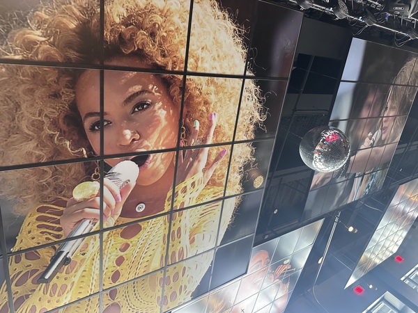 Show Stoppers Dining & Entertainment