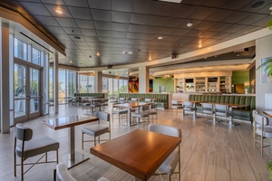 Restaurant & Bar