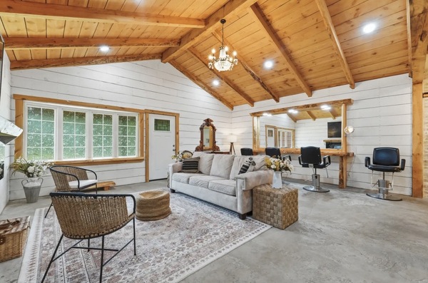 Lakeview Barn and Lodge