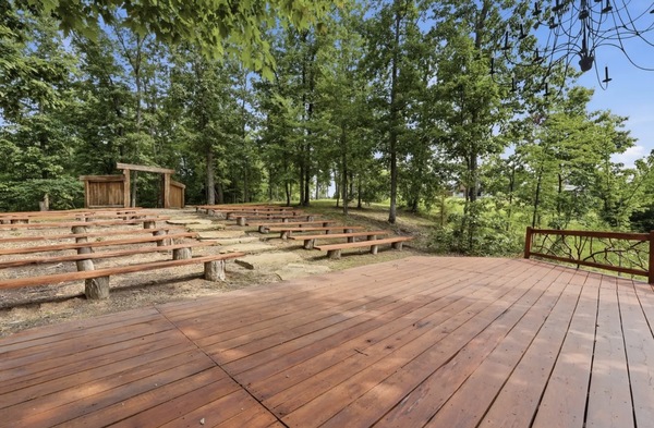 Lakeview Barn and Lodge