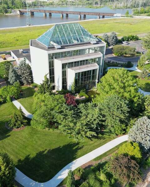 Quad City Botanical Center