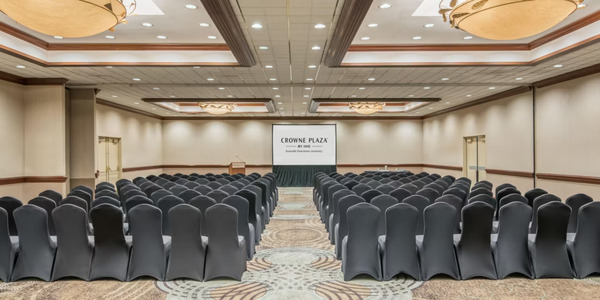 Crowne Plaza Knoxville Downtown University