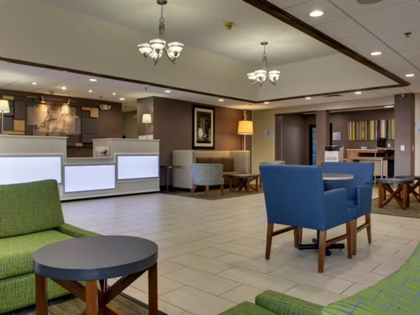 Holiday Inn Express & Suites Lebanon