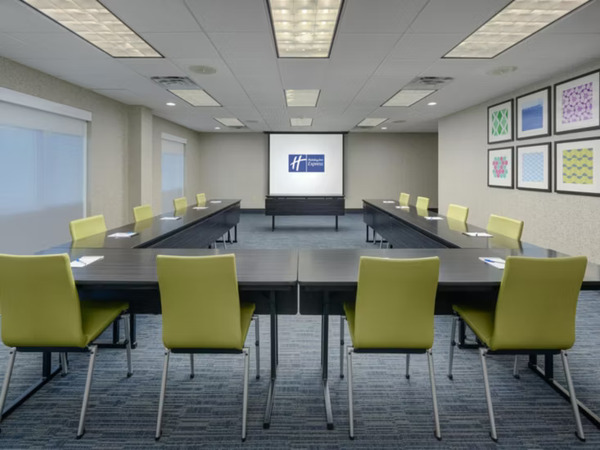 Holiday Inn Express & Suites Tullahoma