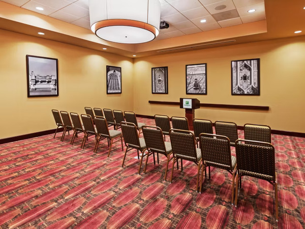 Holiday Inn Ardmore I-35