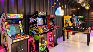 Snack Bar, Arcade & Deck Seating