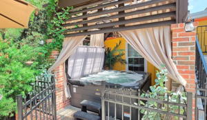 "El Jacuzzi"  The Hot Tub