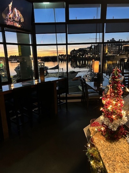Lido Waterfront Bar & Bistro