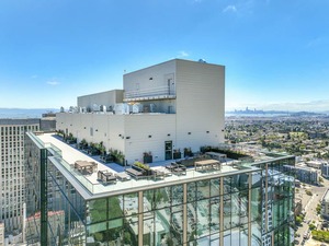 Rooftop Terrace with 360-Degree Bay Views (200+) - 39th Floor Deck