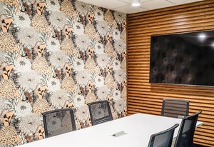 Huddle Room for Small Meetings (6) - Uptown Hub